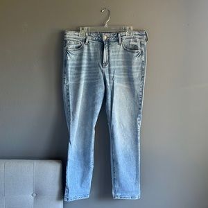 Light wash straight leg